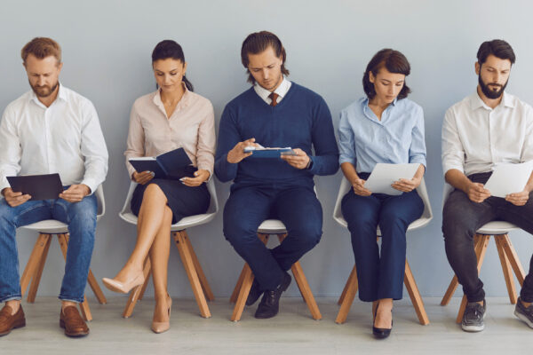 Les 5 phrases à ne pas dire en entretien d’embauche : Conseils pour réussir votre entrevue